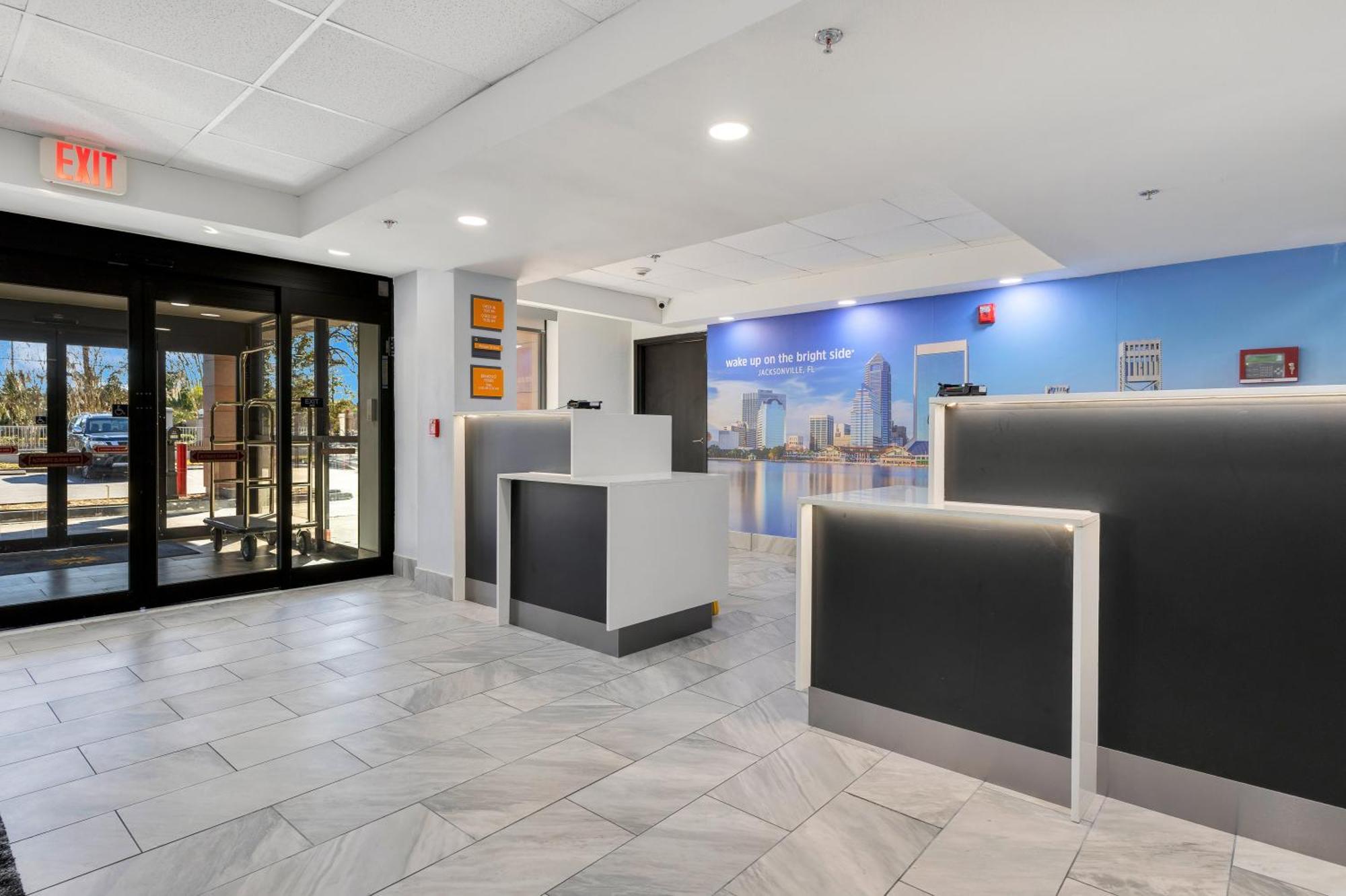 La Quinta Inn & Suites By Wyndham Jacksonville Mandarin מראה חיצוני תמונה